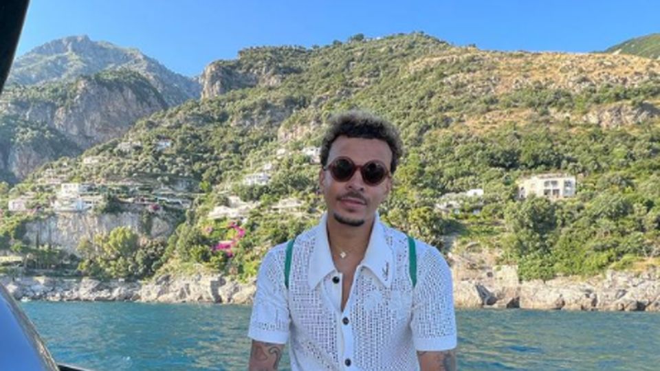 Dele Alli, que joga atualmente no Everton, da Inglaterra, revelou dificuldades com drogas e violência sexual