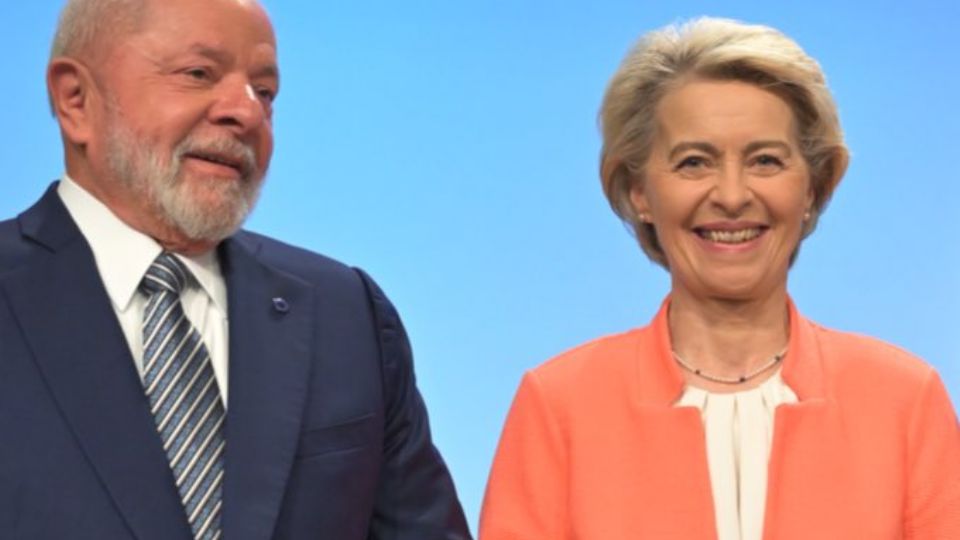 Ursula von de Leyer, presidenta da Comissão Europeia, e Lula, durante encontro entre União Europeia
