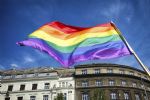 Deputadas querem proibir "cura gay" como a oferecida pela igreja de André Valadão