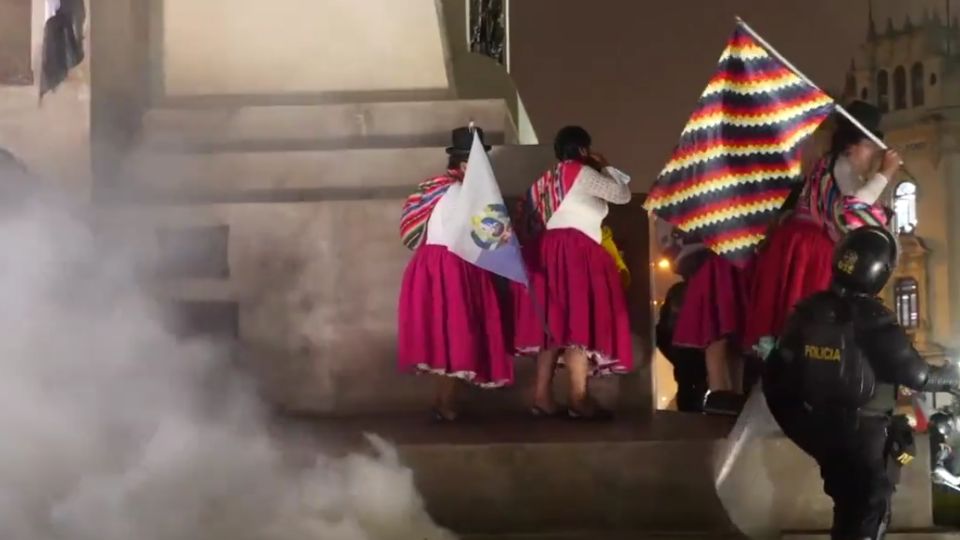 Mulheres indígenas lideram manifestações ao longo de todo o Peru