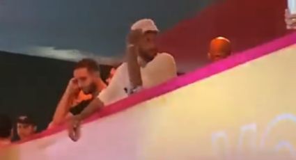 VÍDEO: Neymar pede celular de fã, derruba aparelho e redes sociais questionam atitude