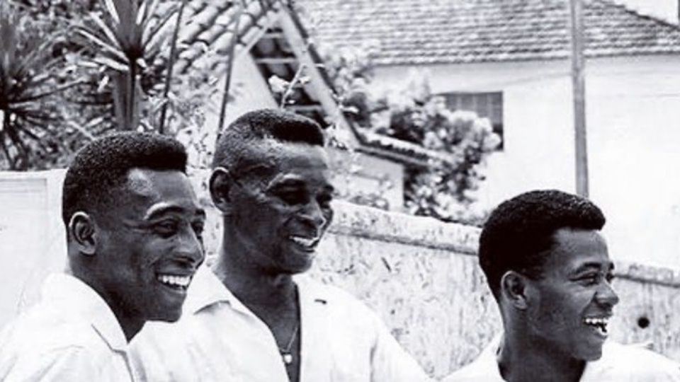 Pelé (esq.), Dondinho (centro) e Zoca (dir): Edson está sendo processado por condomínio que leva o nome do seu próprio pai