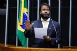 Extrema-direita usa teologia violenta contra LGBTs para controle social, diz Henrique Vieira