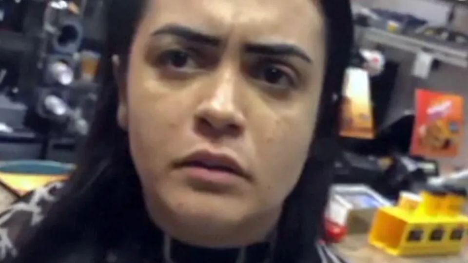 Sem medo de ser racista, mulher escancara preconceito em vídeo que circula nas redes sociais