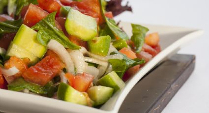 Os riscos à saúde das saladas prontas de supermercado, segundo estudo