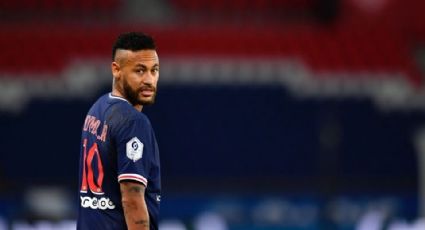 Torcida do PSG comemora saída do Neymar com faixa pra lá de agressiva