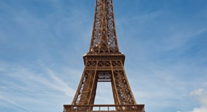 VÍDEO - Torre Eiffel, principal ponto turístico da França, é evacuada após ameaça de bomba