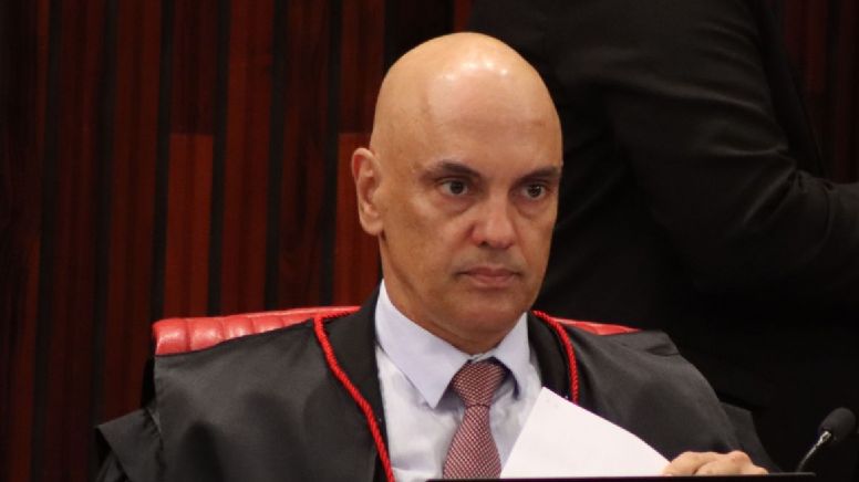 VÍDEO: ex-BBB ataca Alexandre de Moraes e afirma que "Brasil vive uma ditadura"