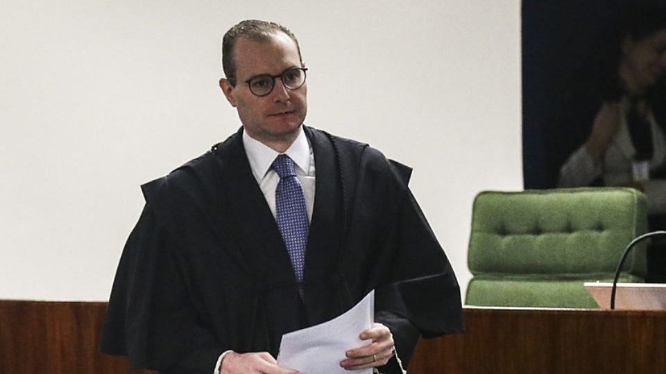Zanin breca desoneração da folha de pequenos municípios