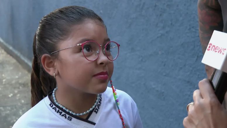 Mini querida: conheça menina que viralizou na web com 'resposta sincerona'