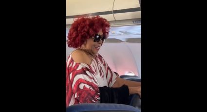 VÍDEO: Alcione faz show para passageiros durante voo atrasado