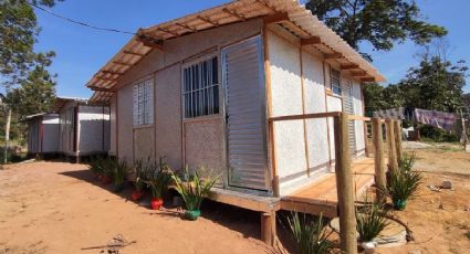 Veja como casas feitas de tubo de pasta de dente estão substituindo barracos em favela de SP