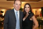 Causa da morte de bilionário e esposa é revelada