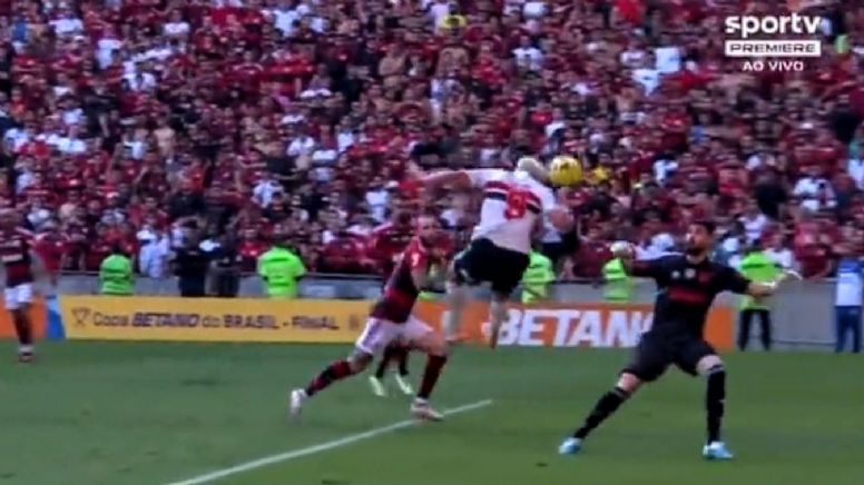 São Paulo vence a primeira da final e Flamengo sai vaiado do Maracanã