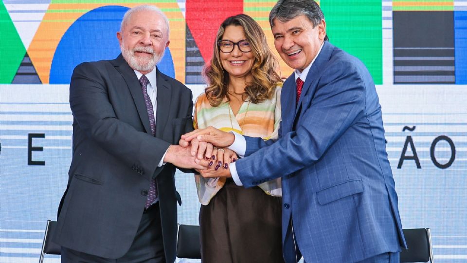 Lula, Janja e Wellington Dias, ministro do Desenvolvimento Social, no lançamento do novo Bolsa Família em 2023