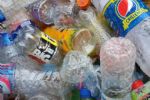 Pesquisa mostra que plásticos biodegradáveis de produtos que você compra no mercado são falsos