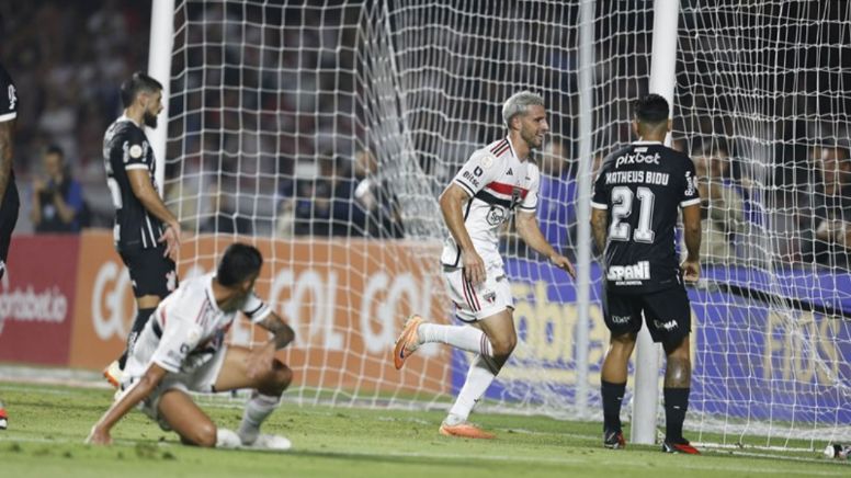 Calleri destroi o Corinthians