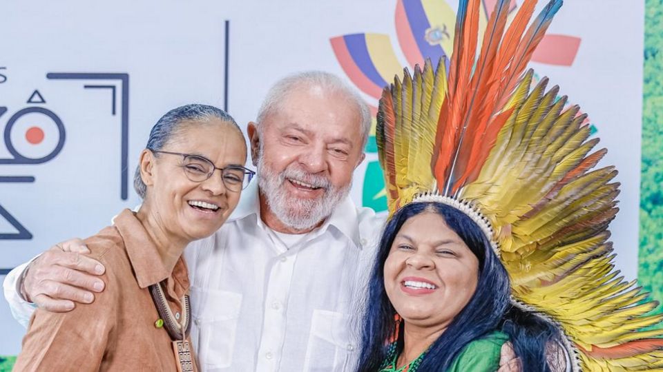 Ministras do Meio Ambiente e Mudança Climática e dos Povos Indígenas com o presidente Lula
