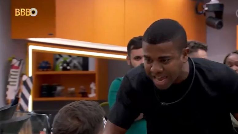 BBB 24 - Davi detona Nizam, mas esbanja homofobia: "Eu não sou viado"