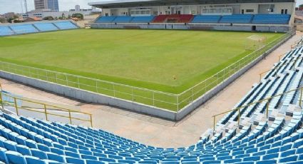 Técnico é preso no vestiário logo após preleção, minutos antes do jogo