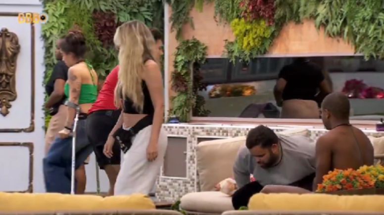 BBB 24: Ele senta, todos se levantam; o olhar de Davi ao ser excluído pela casa; VÍDEO