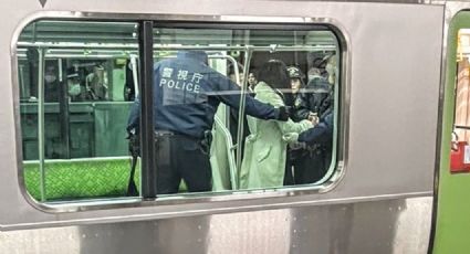 VÍDEO: Mulher esfaqueia três pessoas em vagão de trem em Tóquio