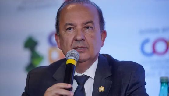 Governador de SC diz que cidade se destaca "pela cor da pele das pessoas"