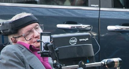 Stephen Hawking esteve em orgia com menores de idade, afirma depoimento