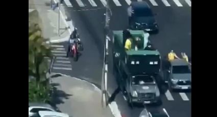 VÍDEO - Bolsonaro e Marcelo Queiroga passam vergonha em carreata vazia em João Pessoa