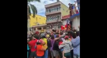 VÍDEO: Candidato faz "chuva de dinheiro" e gera caos em cidade do Amazonas