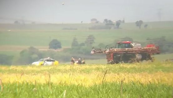 VÍDEO: Escoltados pela PM, tratores despejam agrotóxicos em plantações de indígenas no Paraná