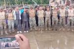 Foto ilustrativa de la nota titulada: VÍDEO: Manifestantes pró-Evo tomam quartel na Bolívia e militares são feitos de reféns