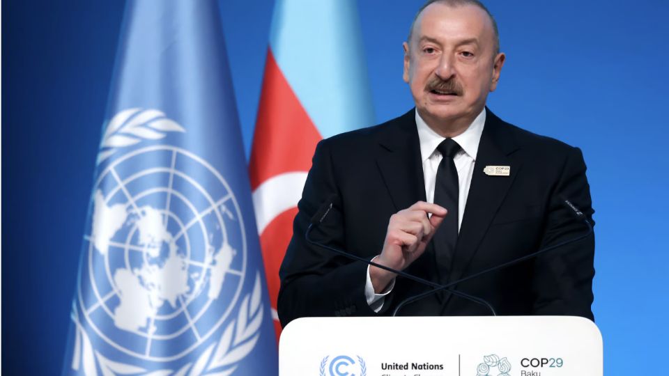 O líder do Azerbaijão disse que petróleo e gás são coisas divinas que devem ser levadas ao mercado.