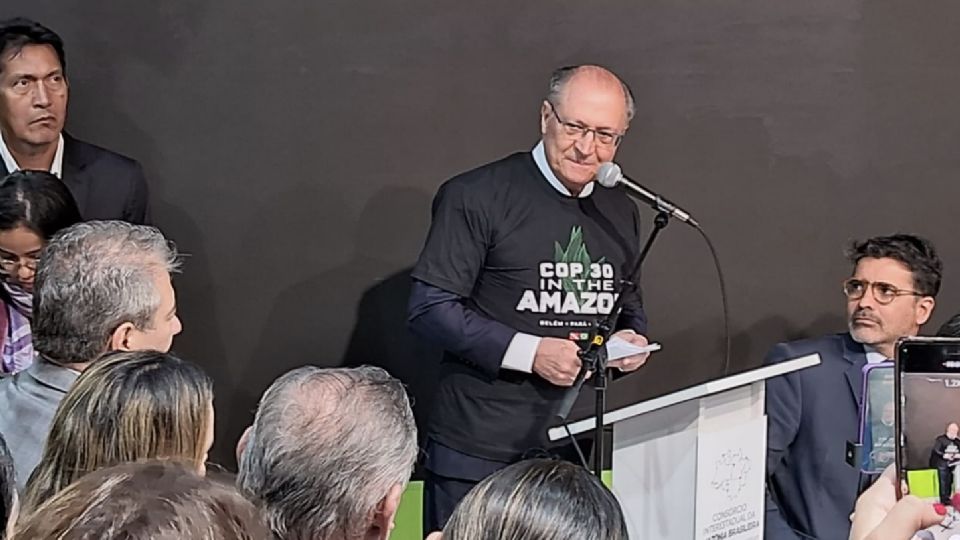 O vice-presidente estreou a camiseta-símbolo da COP30 em Belém