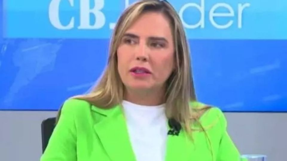 A vice-governadora do DF concedendo entrevista