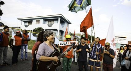 Livro de cordel inspirado na Vigília Lula Livre é lançado em Brasília