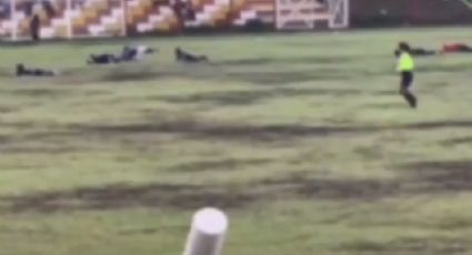 IMAGENS FORTES: jogador de futebol morre em campo ao ser atingido por raio