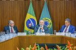 Foto ilustrativa de la nota titulada: Lula faz segunda rodada de reuniões com ministros para discutir corte de gastos