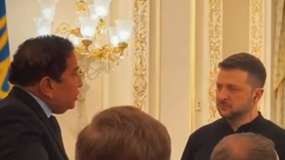 O senador brasileiro Magno Malta em discurso ao presidente ucraniano Volodymyr Zelensky