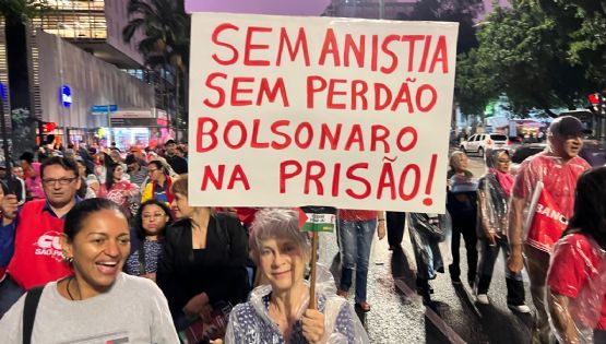 População pede prisão de Bolsonaro em manifestações contra anistia aos golpistas