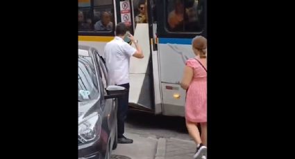 Imagens incríveis: carioca tenta carregar geladeira em ônibus, motorista não deixa e ele xinga