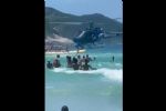 VÍDEO: PM deixa fuzil cair de helicóptero no mar em Cabo Frio; banhistas resgatam a arma