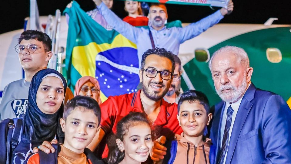 Lula e os cidadãos brasileiros repatriados de Gaza