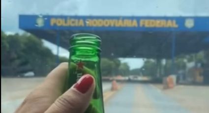 VÍDEO: Motorista perde CNH após postar foto com cerveja em frente à PRF em MG