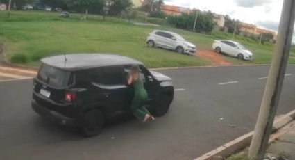 VÍDEO: Mulher compra, não paga e arrasta vendedora pendurada em carro