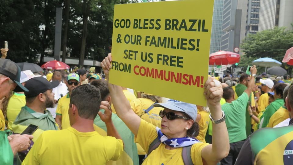 Deus abençoe o Brasil e nossas famílias, livre-nos do comunismo