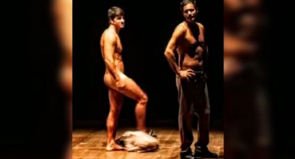 Homem diz que se divorciará após esposa permanecer em peça teatral com nudez masculina