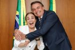 Regina Duarte compartilha crítica a Bolsonaro como se fosse elogio, revolta dono de perfil e não apaga