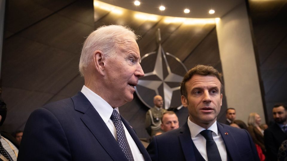 Biden passa vergonha ao confundir Macron com Mitterand