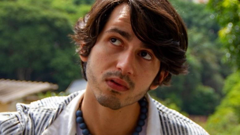 Antonio Leoni lança seu primeiro EP, “Ciclos e Portais”, com ironia e boas canções